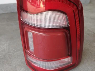 RAM 68262530AG 1500 CLASSIC Crew Cab Pickup (DS) 2020 Rückleuchte rechts - Bild 1