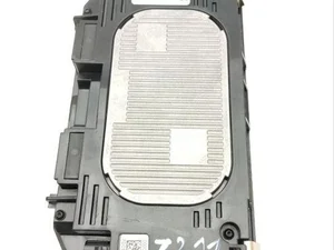 BMW 6827189 7 (G11, G12) 2016 Bouton de chargement sans fil