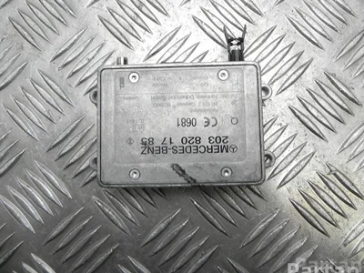 Mercedes-Benz A 203 820 17 85 / A2038201785 M-CLASS (W163) 2002 Amplificateur d'antenne - Image 1