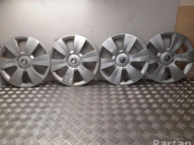 Volkswagen 6V0 601 147 C / 6V0601147C GOLF PLUS (5M1, 521) 2011 enjoliveur de roue R16 - Image 1