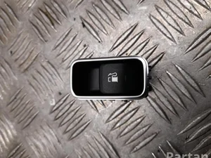 Mercedes-Benz A2479059600 CLA X118 (shooting brake) 2021 Bouton d'ouverture du bouchon d'essence