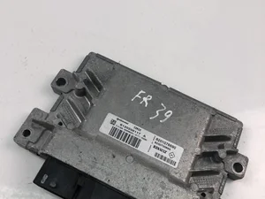 Renault 8201076690; 8200700695 / 8201076690, 8200700695 TWINGO II (CN0_) 2009 Unidad de control del motor