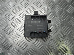 Mercedes-Benz A 212 820 35 85 / A2128203585 C-CLASS (W204) 2009 Unité de commande pour porte Left Front