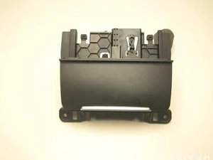 Audi 8K0 857 951, 8K0 857 965 / 8K0857951, 8K0857965 A4 (8K2, B8) 2012 Cendrier