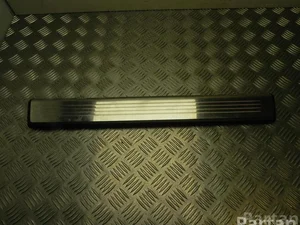 Mercedes-Benz A 231 680 01 35 / A2316800135 SL (R231) 2013 Bordure de seuil de porte