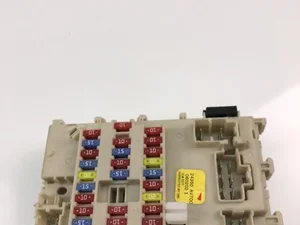Nissan 24350AV700 ALMERA II (N16) 2003 Boîte à fusibles
