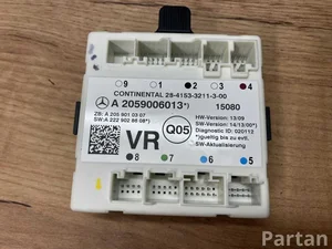 Mercedes-Benz A2059006013 KLASA C T-Model (S205) 2015 Sterownik drzwi z przodu po prawej