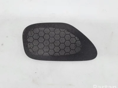 Mercedes-Benz 12801532A C-CLASS (W205) 2015 Grille de haut-parleur - Image 1