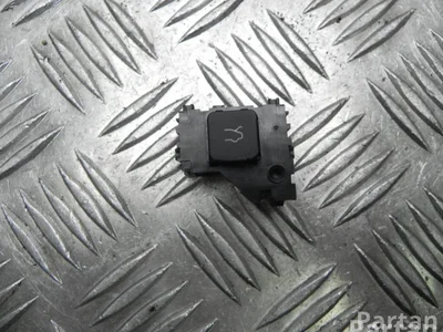 Alfa Romeo 1561143450 GIULIA (952_) 2016 Bouton du coffre à bagages - Image 1