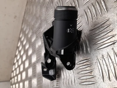 Lexus 75L508 ES VII XZ10 2024 Bouton multifonction pour volant - Image 1