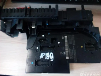 Mercedes-Benz A 212 906 01 05 / A2129060105 E-CLASS (W212) 2013 Boîte à fusibles - Image 1