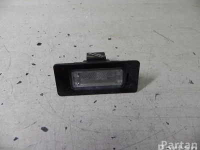 Volkswagen 8T0 943 021 / 8T0943021 PASSAT (3C2) 2008 Éclairage de plaque d'immatriculation - Image 1