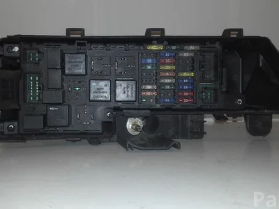 Volvo 9452993,518322110 / 9452993, 518322110 V70 II (SW) 2002 Boîte à fusibles - Image 1