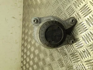 Mercedes-Benz A 238 240 03 00 / A2382400300 E-CLASS Coupe (C238) 2018 Motorlagerung