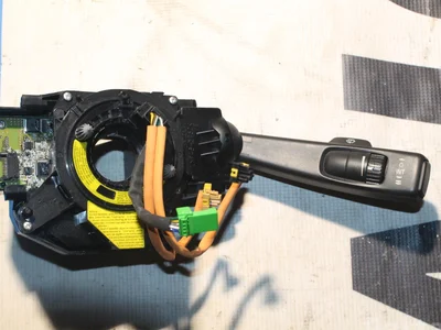 Volvo P31264568 C70 II Convertible 2008 Levier /interrupteur de lumière courte longue - Image 1