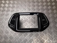Jeep 5UT63TRMAA, 5UT63DX8AB COMPASS (MP) 2018 Osłona multimedia otwory wentylacyjne