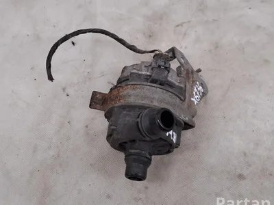 Mercedes-Benz A0005002686 C-CLASS (W205) 2015 Vandens siurblys - Nuotrauka 1