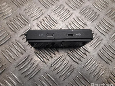 Audi 89A 035 736 / 89A035736 Q4 e-tron F4B 2024 Périphérique d'entrée USB - Image 1