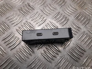 Škoda 657 035 736 / 657035736 Kamiq 2022 Périphérique d'entrée USB