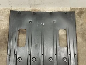 Aston Martin Vantage Coupe 2009 Osłona dolna silnika Silnik