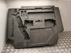 Lexus A4477600747 LBX 2024 Boîte à outils