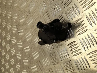 BMW 9372723 5 (G30) 2017 Pompe à eau supplémentaire - Image 1