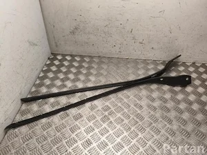 Maserati 670040327, 670040328 LEVANTE 2024 Wiper Trim