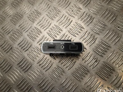 Alfa Romeo 01561439580 GIULIA (952_) 2018 Périphérique d'entrée AUX USB - Image 1