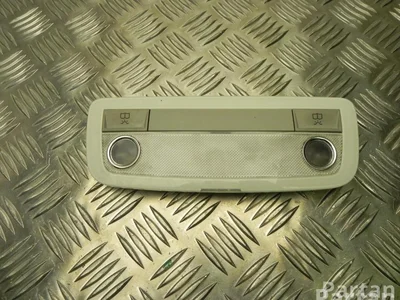 Mercedes-Benz A204 820 49 01 / A2048204901 C-CLASS (W204) 2008 Lumière intérieure - Image 1