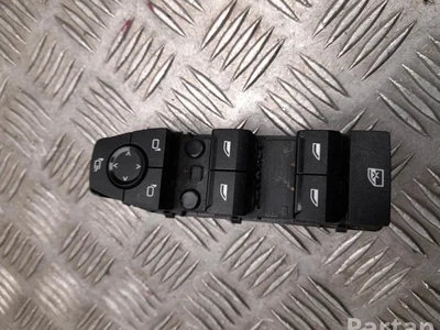 BMW 5A7CB16 5 G60 2024 Bouton de lève-vitre Left Front - Image 1