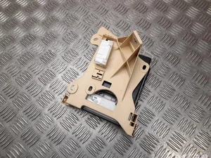 Toyota 82730-42840, 82672-42220 / 8273042840, 8267242220 RAV 4 V 2022 Boîte à fusibles