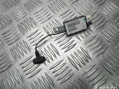 Tesla 100479300D MODEL S 2015 Amplificateur d'antenne - Image 1