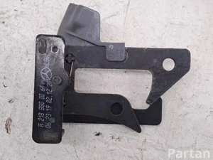 Mercedes-Benz A2188800064 C-CLASS (W205) 2015 Замок капота