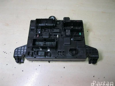 Opel 13343949 ASTRA J 2012 Boîte à fusibles - Image 1