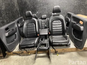 Volkswagen AMAROK plokščiadugnis / važiuoklė (S1B) 2017 Juego del asiento Panel de puertas Apoyabrazos