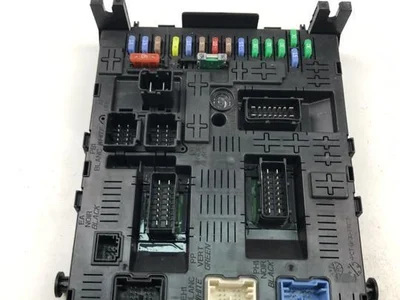 Citroën 9812189480 BERLINGO Box (B9) 2011 Boîte à fusibles - Image 1