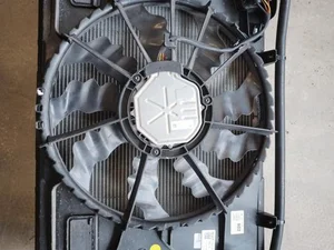 Hyundai 25304-GI100, 25380-GI000, 253E0-GI100, 253L0-GI100 / 25304GI100, 25380GI000, 253E0GI100, 253L0GI100 Ioniq 5 NE 2021 Radiator Kit Radiator Fan