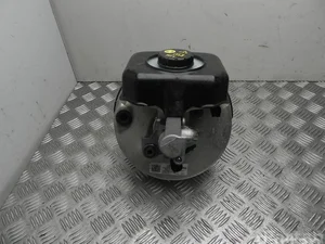 Audi 8W0 612 103 B / 8W0612103B A4 Avant (8W5, B9) 2016 Maître-cylindre de frein / pièces