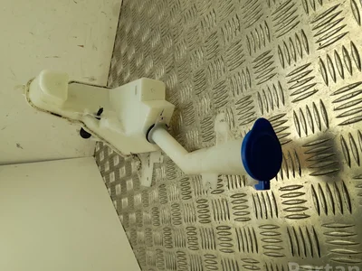 Ford USA LJ8B-17B613-BG / LJ8B17B613BG Mustang Mach-E 2023 Réservoir d'eau de nettoyage - Image 1