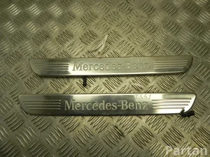 Mercedes-Benz A 205 680 70 03, A 205 680 69 03 / A2056807003, A2056806903 C-CLASS T-Model (S205) 2017 Slenksčių apdaila komplektas