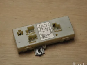 Mercedes-Benz A2479008609 ; A2479010900 ; A2479022304 / A2479008609, A2479010900, A2479022304 EQA 2021 Unité de commande pour l'ouverture du coffre à bagages