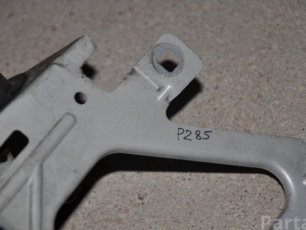 BMW 7184180 7 (F01, F02, F03, F04) 2010 Bracket for wing