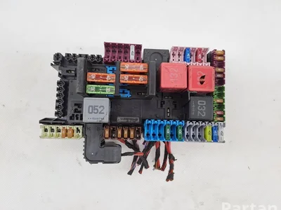 Mercedes-Benz A2059068501 C-CLASS (W205) 2015 Boîte à fusibles - Image 1