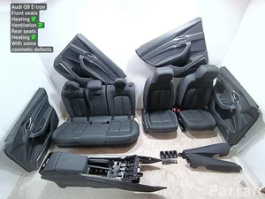 Audi 4M0959339 Q8 e-tron 2024 Sitze komplett Türverkleidung Armlehne 
