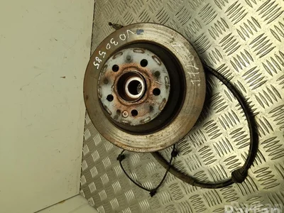 Mercedes-Benz A4473570106 VITO Box (W447) 2015 Logement de roulement de roue Right Rear - Image 1