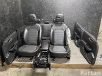 Alfa Romeo GIULIA (952_) 2021 Sitze komplett Türverkleidung Armlehne 