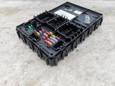 Ford LU5T15604BJF Puma 2020 Boîte à fusibles - Image 1