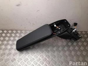 BMW 5 A6E 082 / 5A6E082 2 U06 Active Tourer 2022 Armrest 