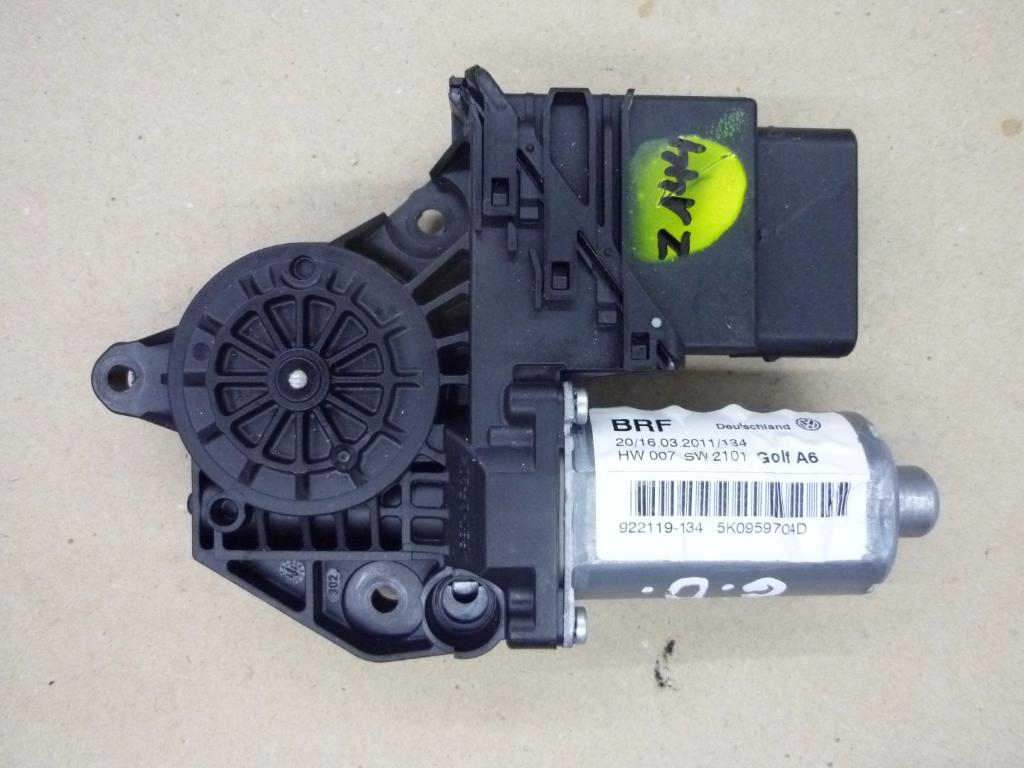 VOLKSWAGEN Golf 6 generation (2008-2015) Motor de control geam ușă  dreapta spate 5K0959704D, 5K0959795 23152488