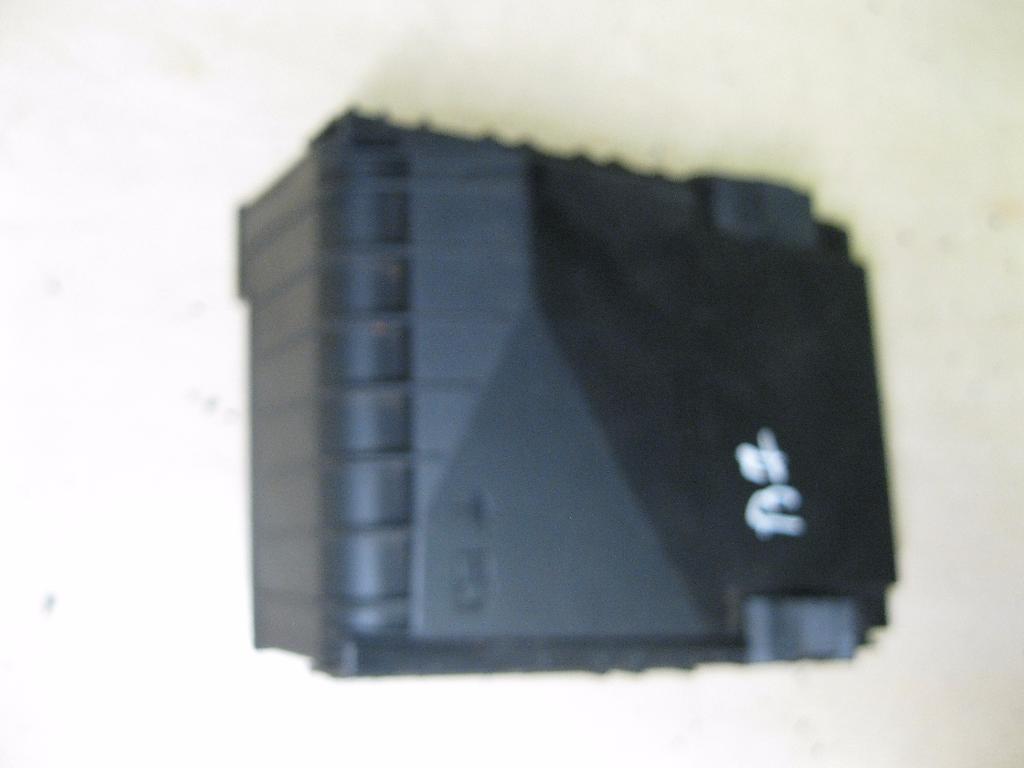 VOLKSWAGEN Passat B7 (2010-2015) Fuse box 1K0937132F, 1K0937132G 23381170